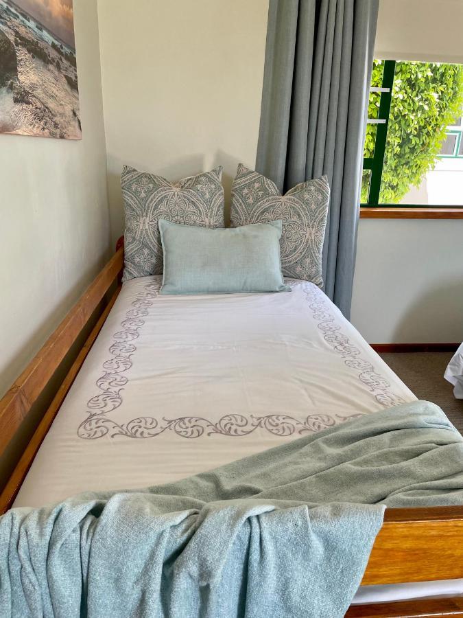 Sandra'S Guest House Langebaan Buitenkant foto